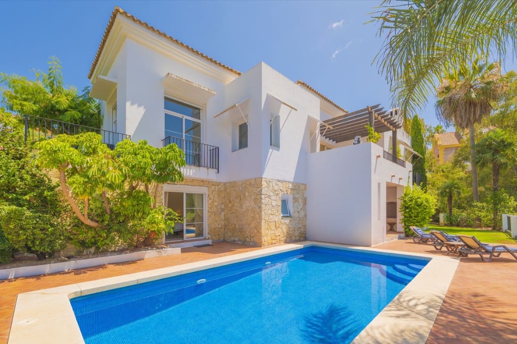 4 sovrum Villa till salu i La Cala de Mijas med pool garage - 1 950 000 € (Ref: 9962272)