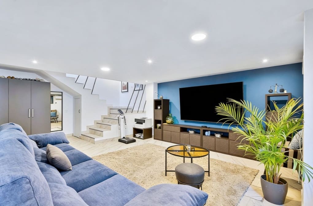 5 bedroom Villa for sale in Marbella - € 1,600,000 (Ref: 9967294)