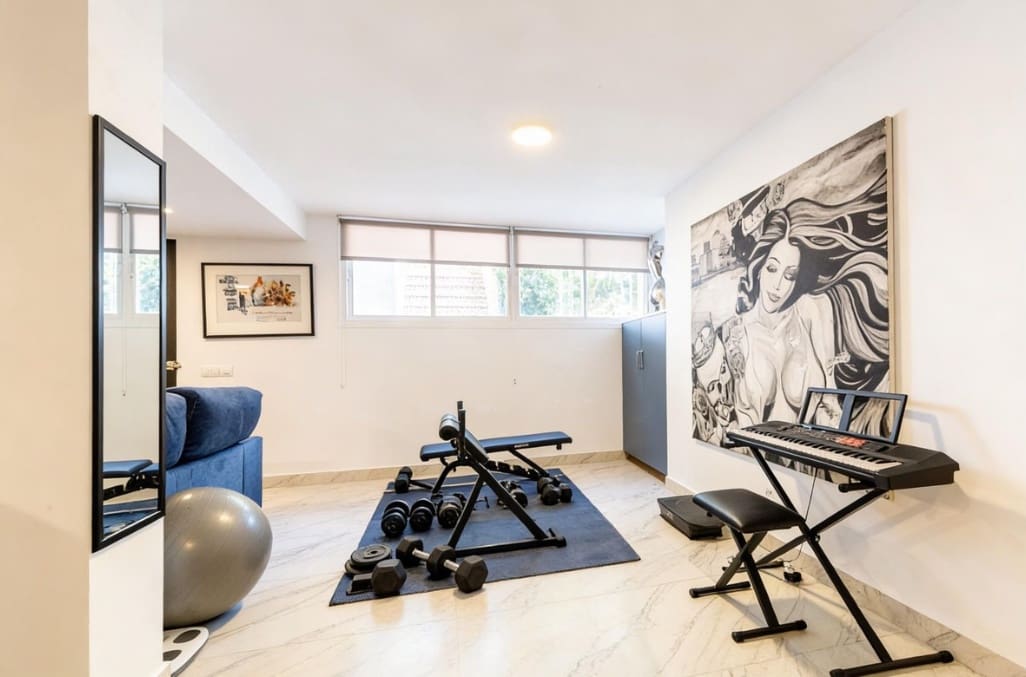 5 bedroom Villa for sale in Marbella - € 1,600,000 (Ref: 9967294)