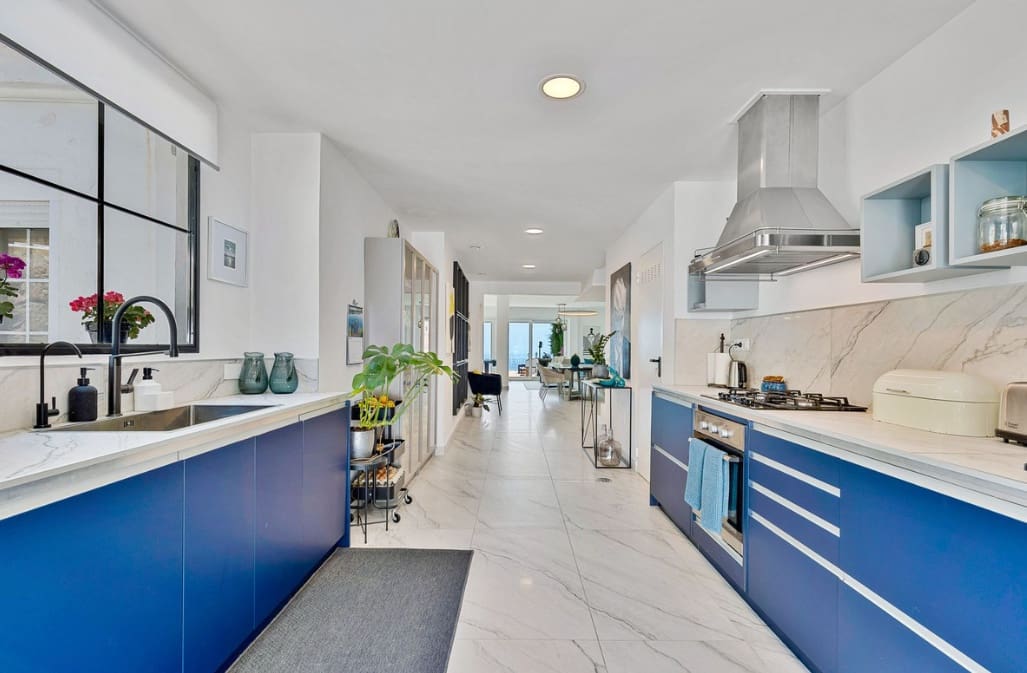 5 bedroom Villa for sale in Marbella - € 1,600,000 (Ref: 9967294)