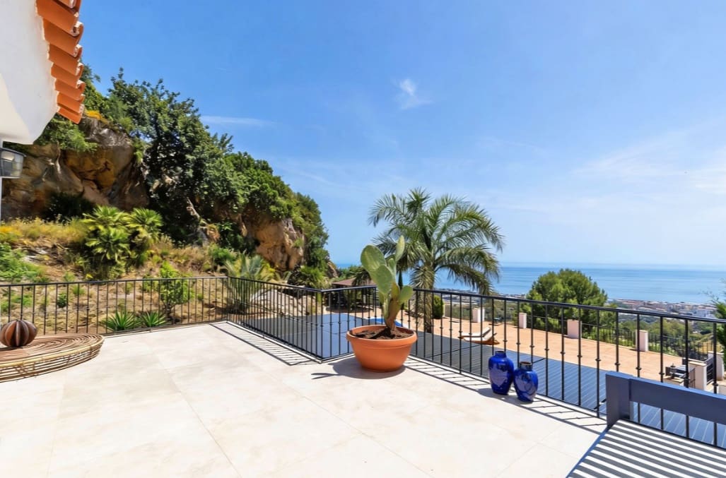 5 bedroom Villa for sale in Marbella - € 1,600,000 (Ref: 9967294)
