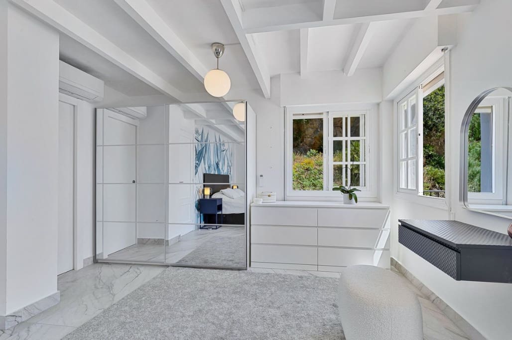 5 bedroom Villa for sale in Marbella - € 1,600,000 (Ref: 9967294)