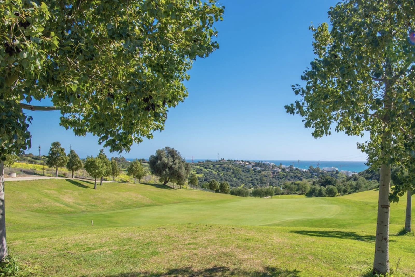 3 Zimmer Villa zu verkaufen in Estepona mit Pool Garage - 1.620.000 € (Ref: 9967296)