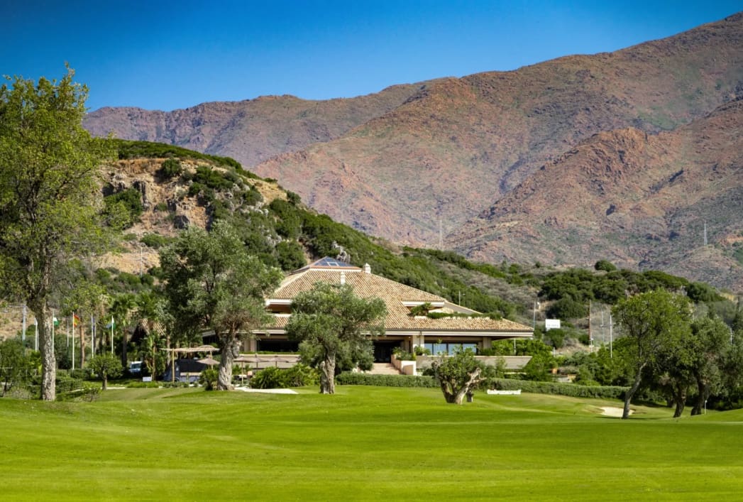 4 bedroom Villa for sale in Estepona with pool garage - € 1,190,000 (Ref: 9967299)