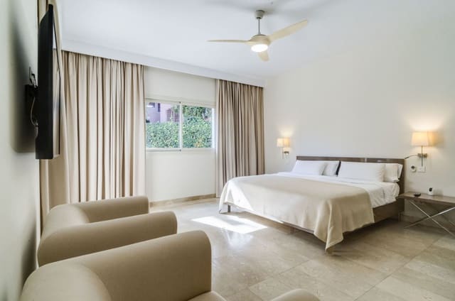 3 bedroom Villa for sale in Marbella with pool garage - € 2,200,000 (Ref: 9972940)