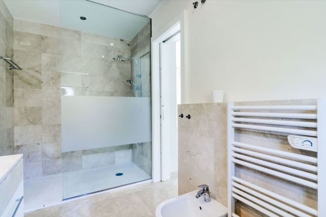 3 bedroom Villa for sale in Marbella with pool garage - € 2,200,000 (Ref: 9972940)