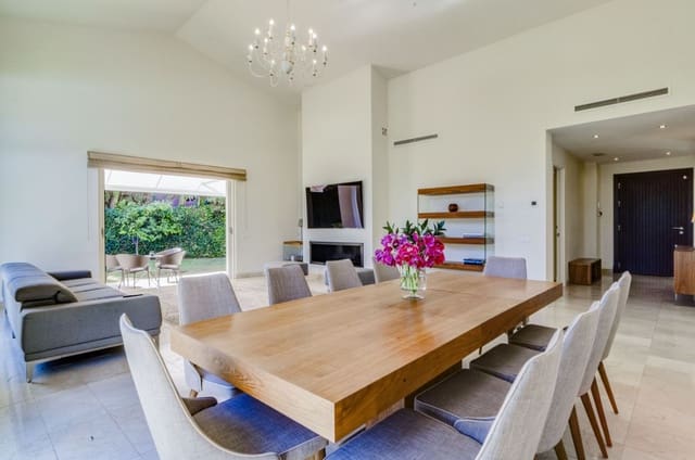 3 bedroom Villa for sale in Marbella with pool garage - € 2,200,000 (Ref: 9972940)
