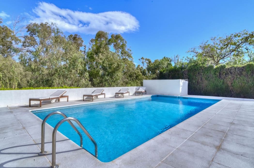 3 bedroom Villa for sale in Marbella with pool garage - € 2,200,000 (Ref: 9972940)