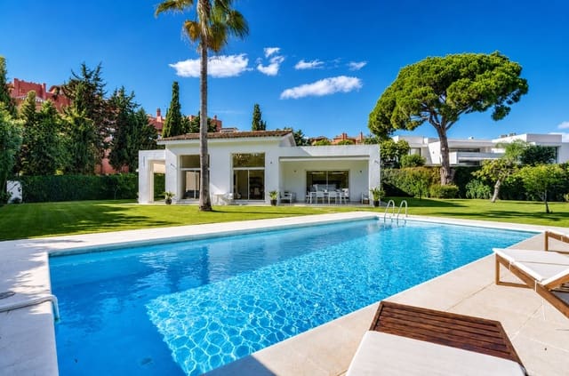 3 bedroom Villa for sale in Marbella with pool garage - € 2,200,000 (Ref: 9972940)
