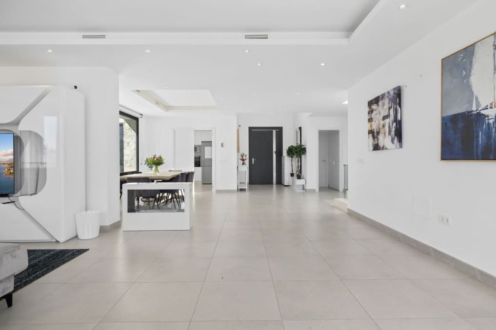 6 bedroom Villa for sale in Benalmadena with pool garage - € 1,900,000 (Ref: 9972941)