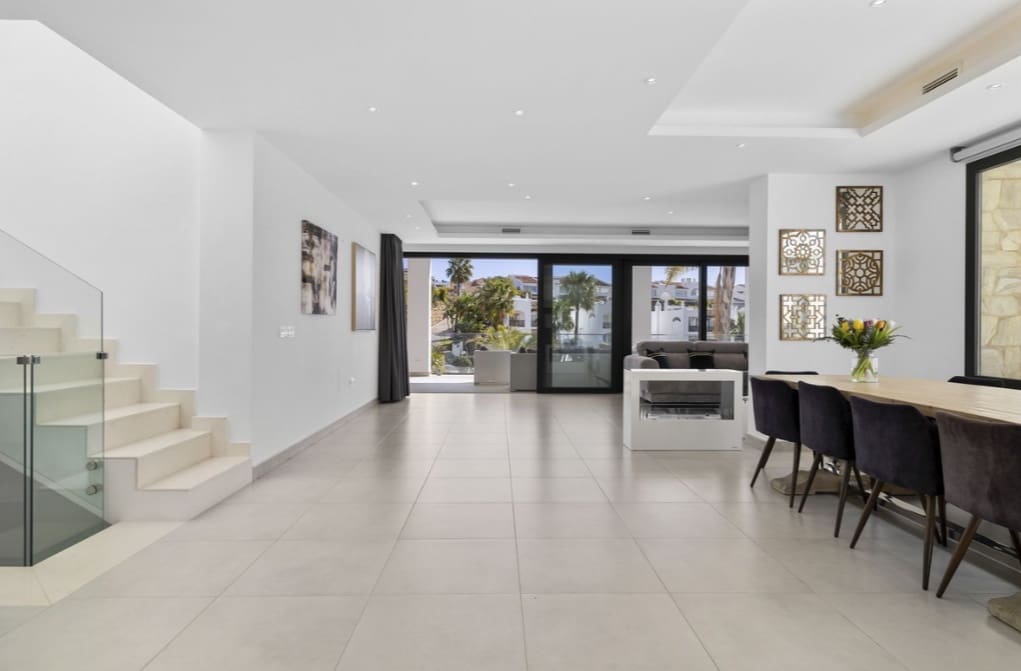 6 bedroom Villa for sale in Benalmadena with pool garage - € 1,900,000 (Ref: 9972941)