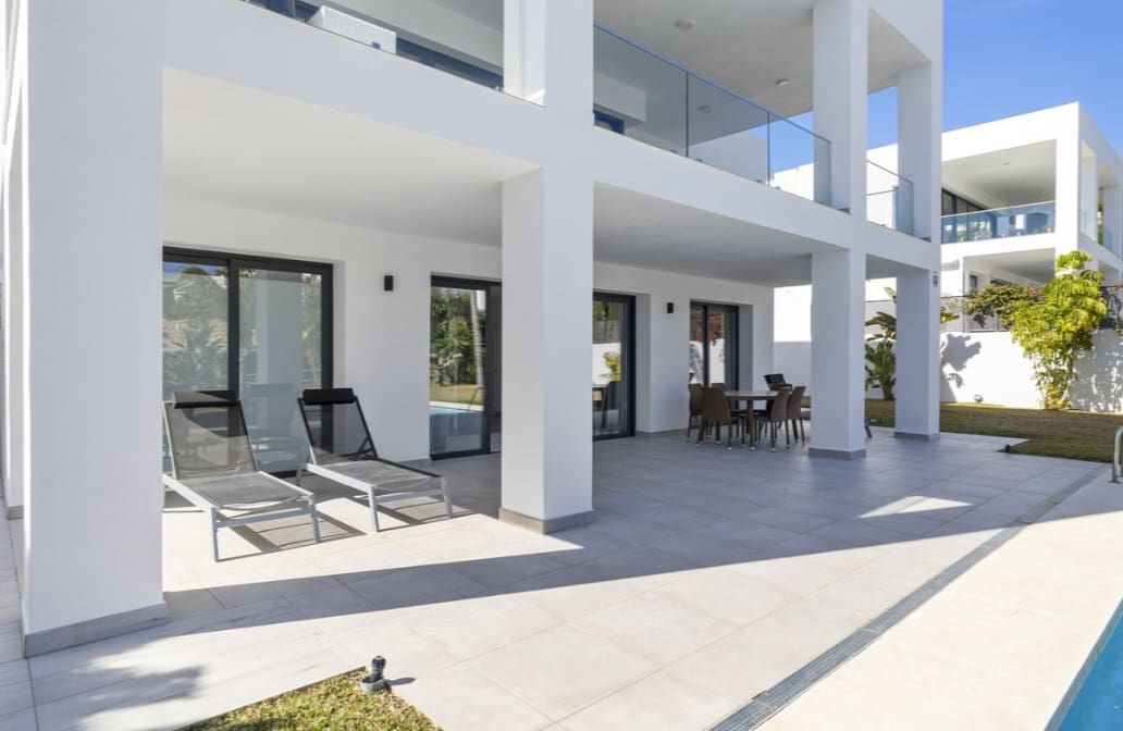 6 bedroom Villa for sale in Benalmadena with pool garage - € 1,900,000 (Ref: 9972941)