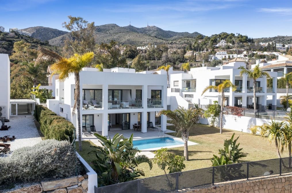 6 bedroom Villa for sale in Benalmadena with pool garage - € 1,900,000 (Ref: 9972941)
