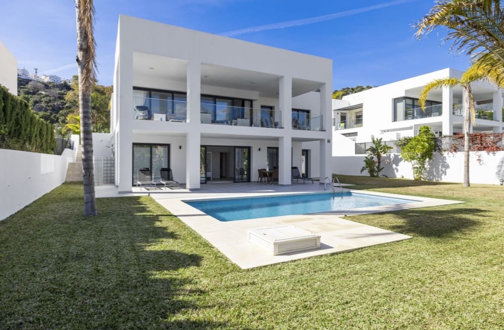 6 bedroom Villa for sale in Benalmadena with pool garage - € 1,900,000 (Ref: 9972941)