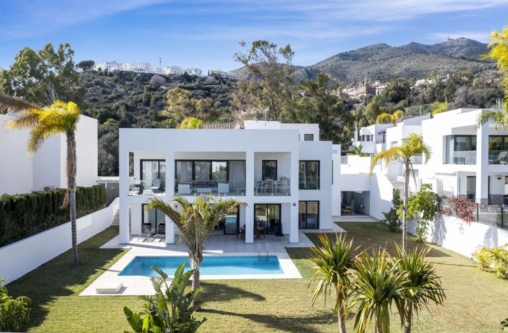 6 bedroom Villa for sale in Benalmadena with pool garage - € 1,900,000 (Ref: 9972941)