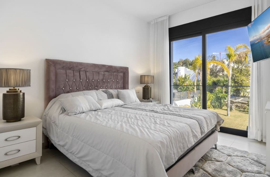 6 bedroom Villa for sale in Benalmadena with pool garage - € 1,900,000 (Ref: 9972941)