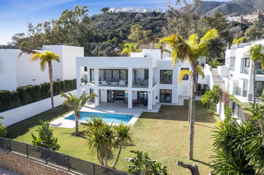 6 bedroom Villa for sale in Benalmadena with pool garage - € 1,900,000 (Ref: 9972941)