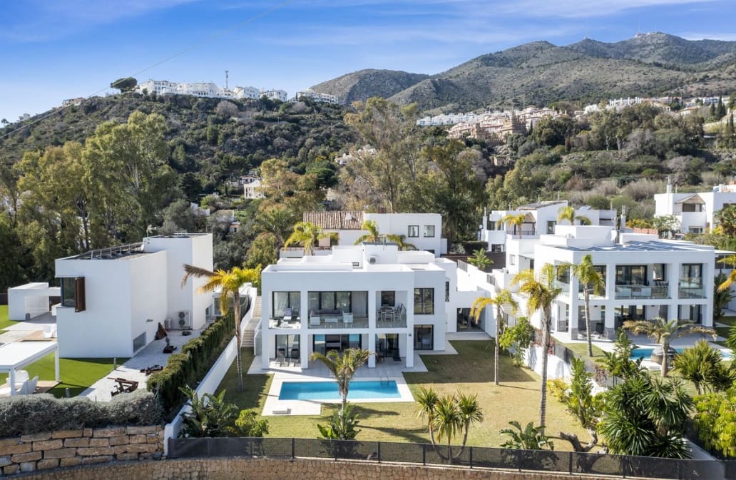6 bedroom Villa for sale in Benalmadena with pool garage - € 1,900,000 (Ref: 9972941)
