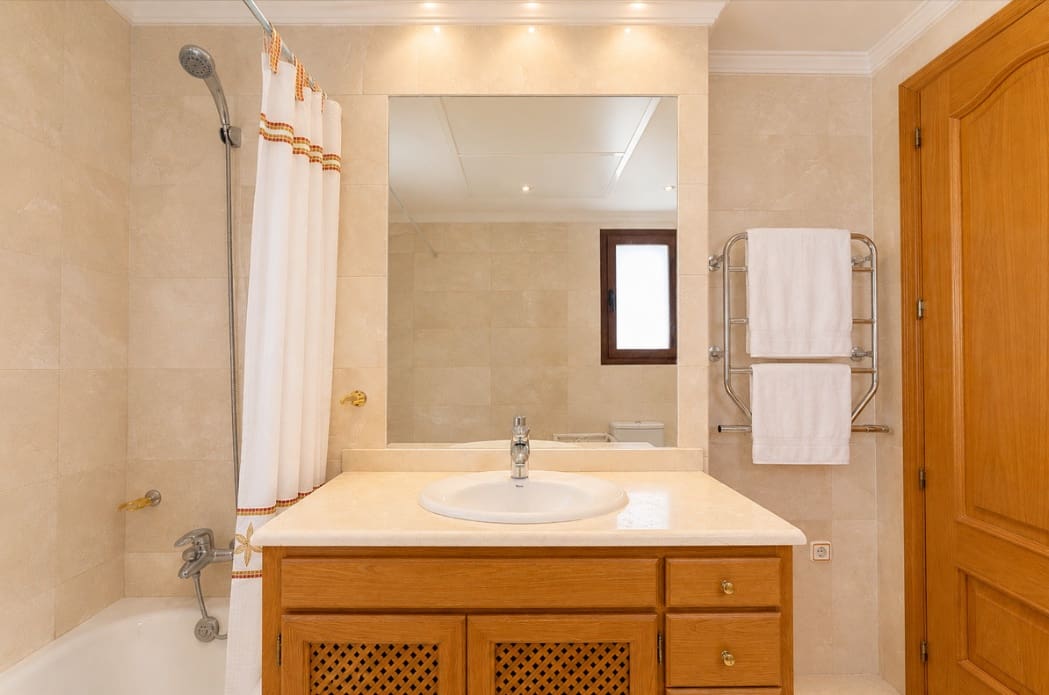 5 slaapkamer Villa te koop in Marbella met zwembad garage - € 2.400.000 (Ref: 9978434)