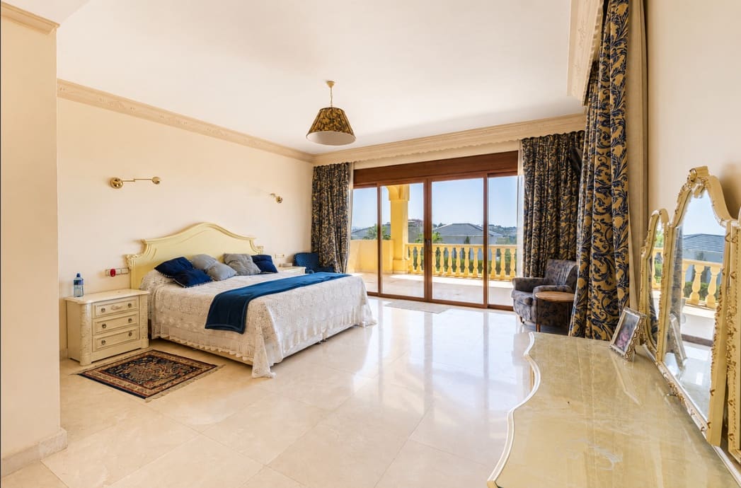 5 slaapkamer Villa te koop in Marbella met zwembad garage - € 2.400.000 (Ref: 9978434)