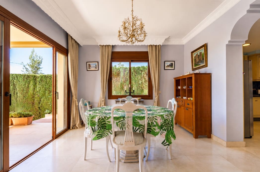 5 slaapkamer Villa te koop in Marbella met zwembad garage - € 2.400.000 (Ref: 9978434)