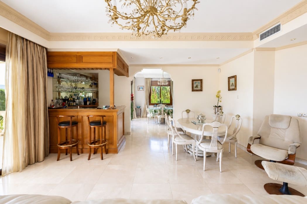 5 slaapkamer Villa te koop in Marbella met zwembad garage - € 2.400.000 (Ref: 9978434)