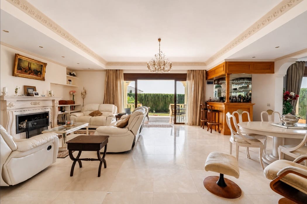 5 slaapkamer Villa te koop in Marbella met zwembad garage - € 2.400.000 (Ref: 9978434)