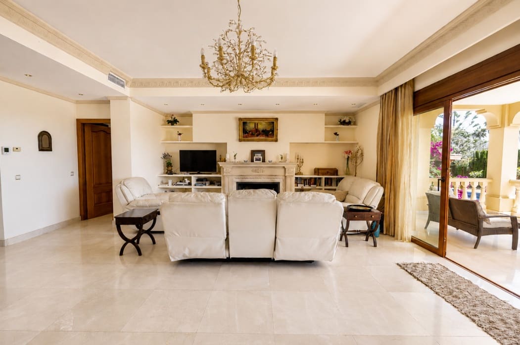 5 slaapkamer Villa te koop in Marbella met zwembad garage - € 2.400.000 (Ref: 9978434)