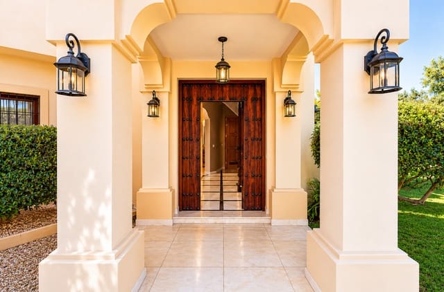 5 slaapkamer Villa te koop in Marbella met zwembad garage - € 2.400.000 (Ref: 9978434)