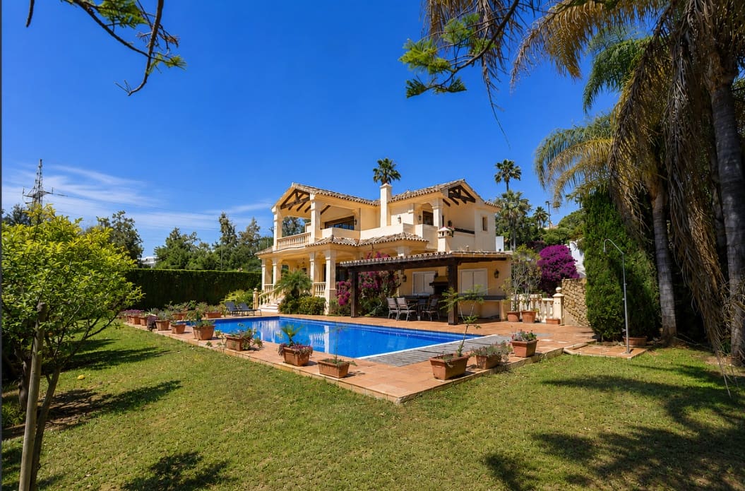 5 slaapkamer Villa te koop in Marbella met zwembad garage - € 2.400.000 (Ref: 9978434)