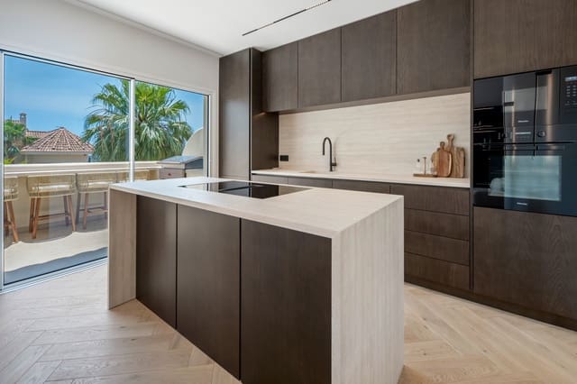 3 soveværelse Penthouse til salg i Marbella med swimmingpool garage - € 1.695.000 (Ref: 9978436)