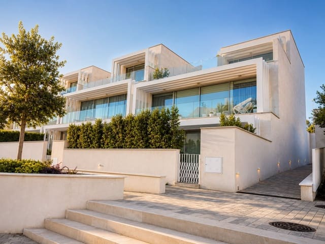 3 soveværelse Semi-Rækkehus til salg i Sotogrande, San Roque med swimmingpool garage - € 899.000 (Ref: 9979539)