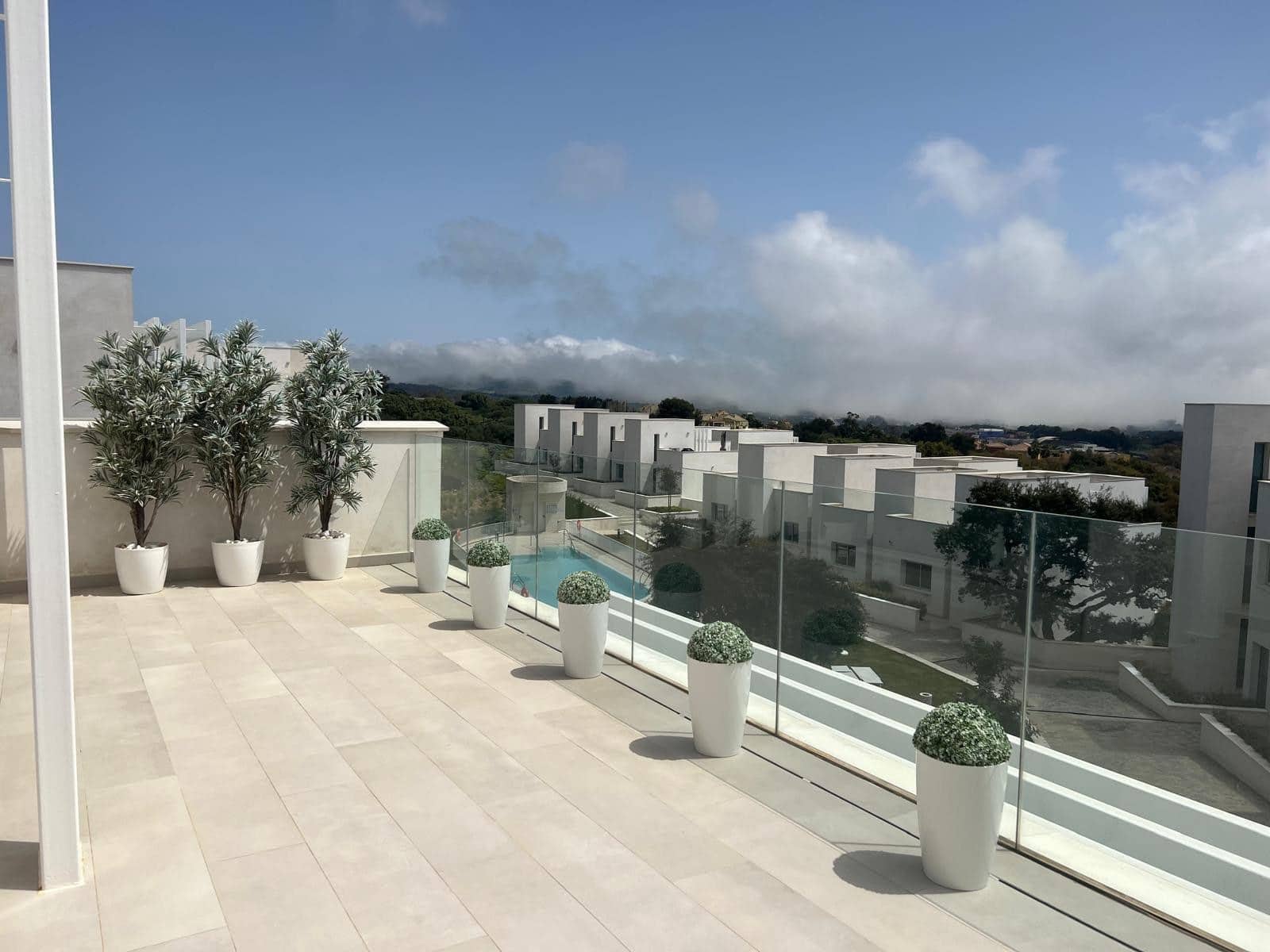 3 slaapkamer Halfvrijstaande villa te koop in Sotogrande met zwembad garage - € 899.000 (Ref: 9979539)