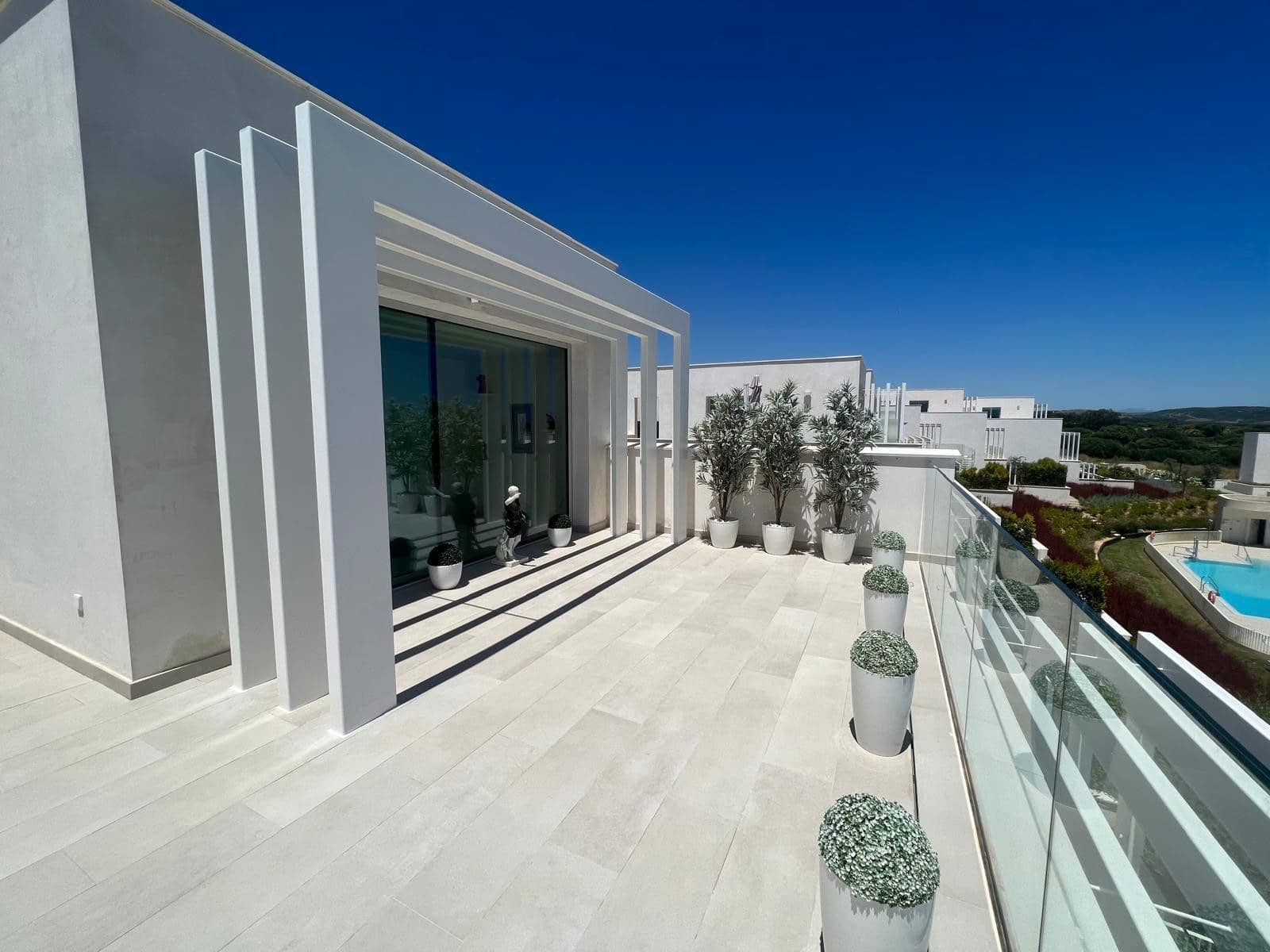 3 slaapkamer Halfvrijstaande villa te koop in Sotogrande met zwembad garage - € 899.000 (Ref: 9979539)