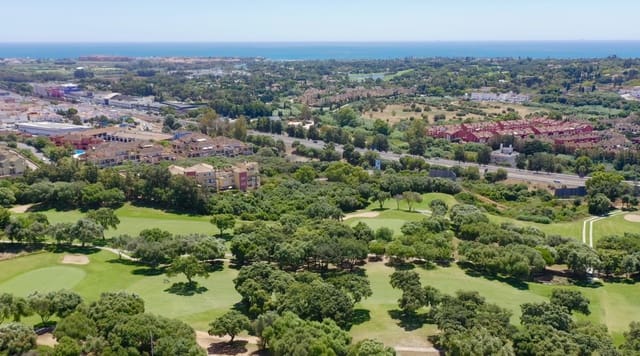 3 soveværelse Semi-Rækkehus til salg i Sotogrande, San Roque med swimmingpool garage - € 899.000 (Ref: 9979539)