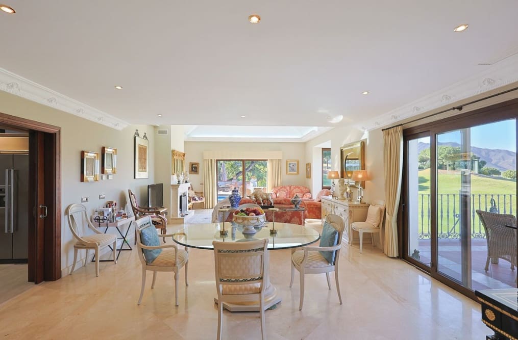 4 sovrum Villa till salu i Marbella med pool garage - 1 895 000 € (Ref: 9979541)