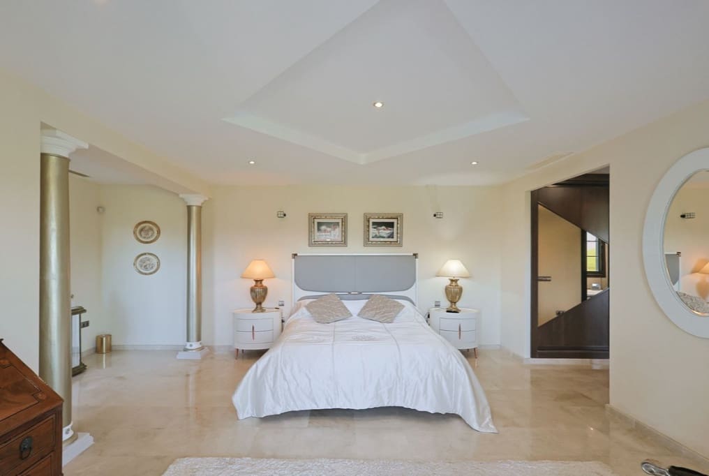 4 sovrum Villa till salu i Marbella med pool garage - 1 895 000 € (Ref: 9979541)
