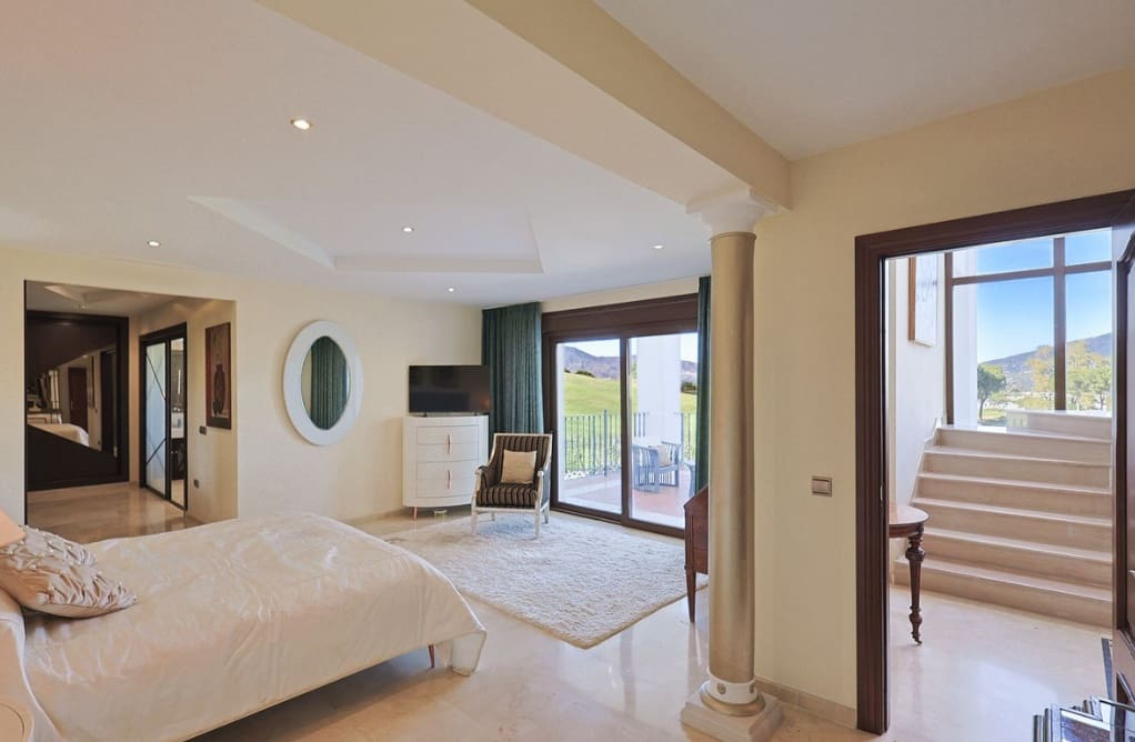 4 sovrum Villa till salu i Marbella med pool garage - 1 895 000 € (Ref: 9979541)