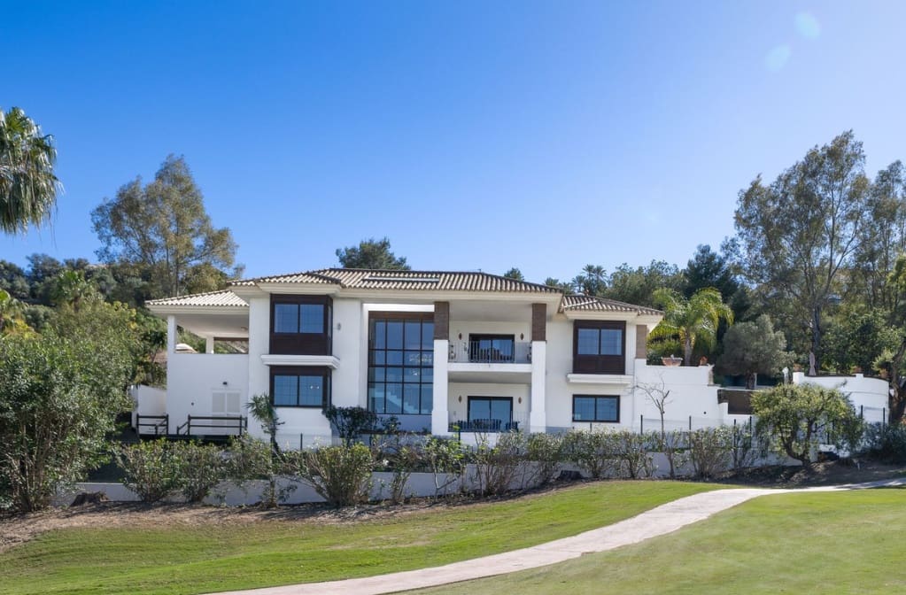 4 sovrum Villa till salu i Marbella med pool garage - 1 895 000 € (Ref: 9979541)