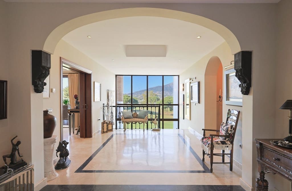 4 sovrum Villa till salu i Marbella med pool garage - 1 895 000 € (Ref: 9979541)