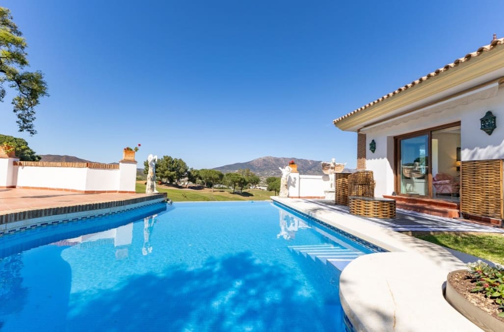 4 sovrum Villa till salu i Marbella med pool garage - 1 895 000 € (Ref: 9979541)