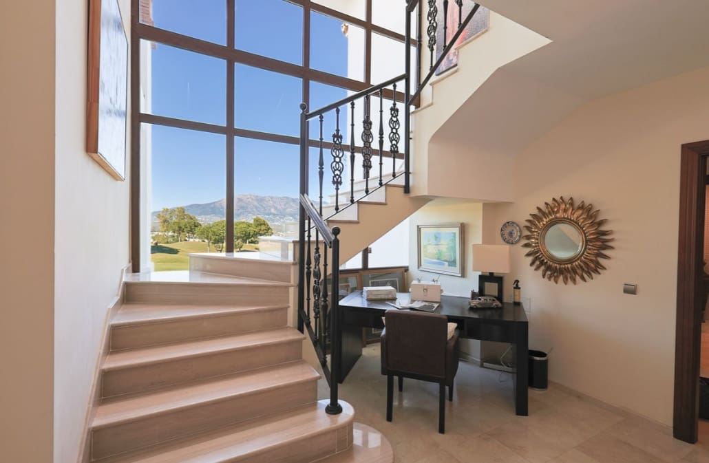 4 sovrum Villa till salu i Marbella med pool garage - 1 895 000 € (Ref: 9979541)