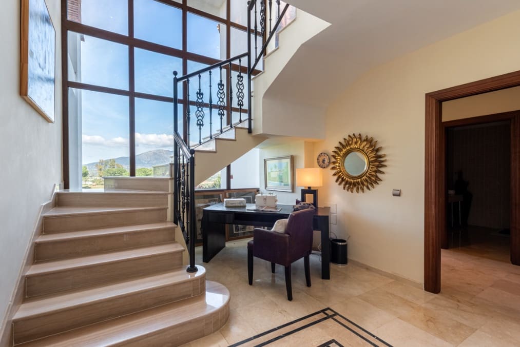 4 sovrum Villa till salu i Marbella med pool garage - 1 895 000 € (Ref: 9979541)