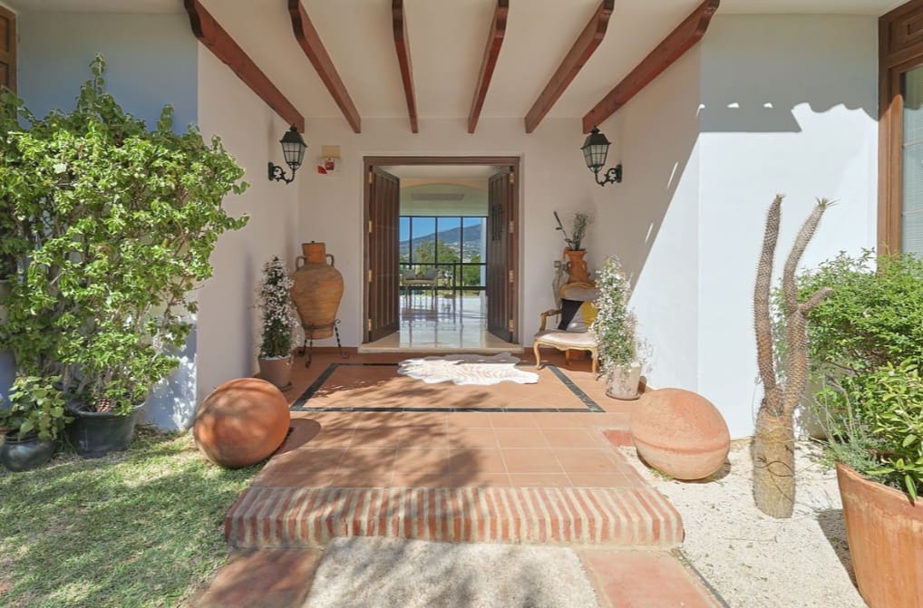 4 sovrum Villa till salu i Marbella med pool garage - 1 895 000 € (Ref: 9979541)