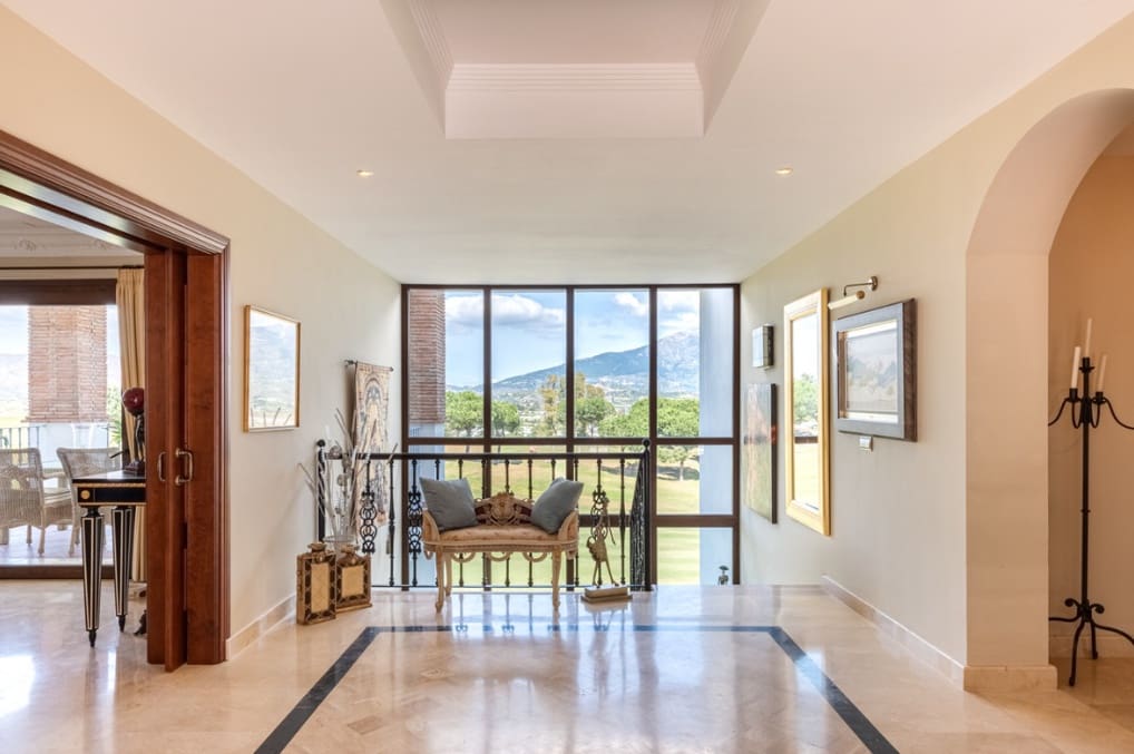 4 sovrum Villa till salu i Marbella med pool garage - 1 895 000 € (Ref: 9979541)
