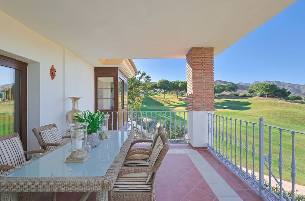 4 sovrum Villa till salu i Marbella med pool garage - 1 895 000 € (Ref: 9979541)