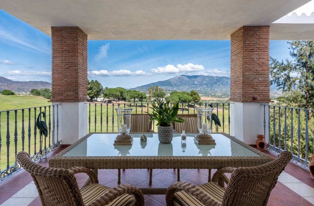 4 sovrum Villa till salu i Marbella med pool garage - 1 895 000 € (Ref: 9979541)