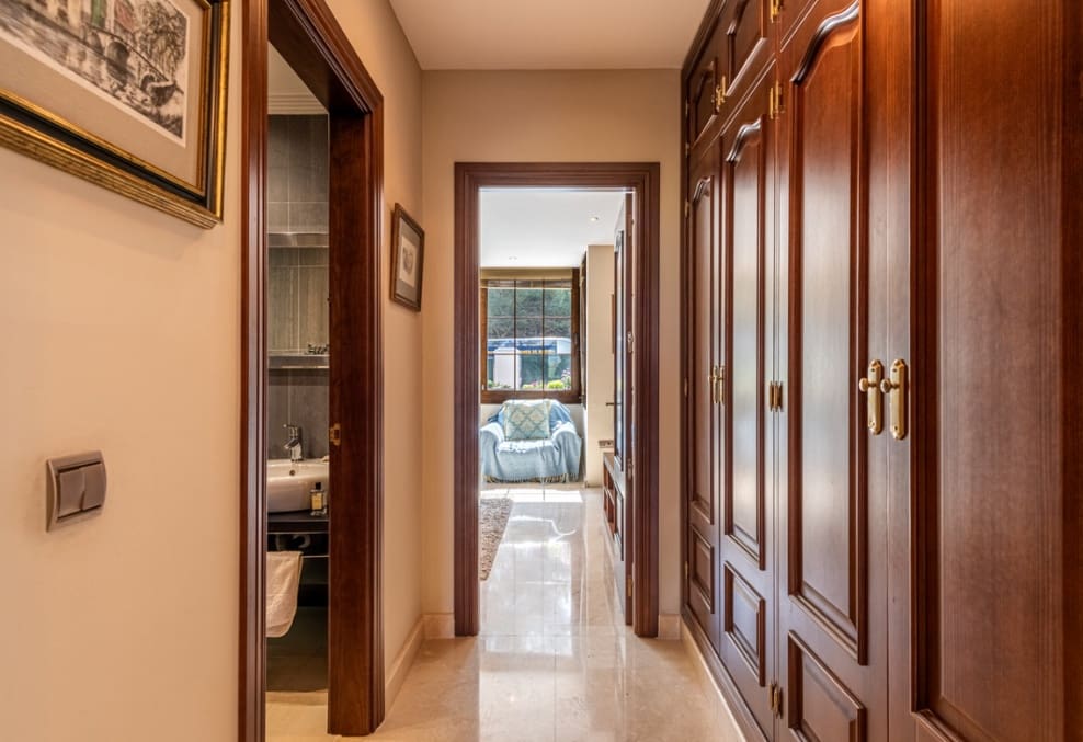 4 sovrum Villa till salu i Marbella med pool garage - 1 895 000 € (Ref: 9979541)