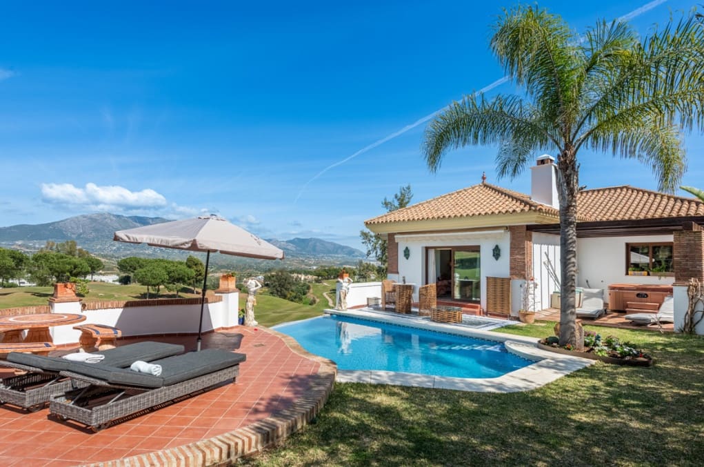 4 sovrum Villa till salu i Marbella med pool garage - 1 895 000 € (Ref: 9979541)