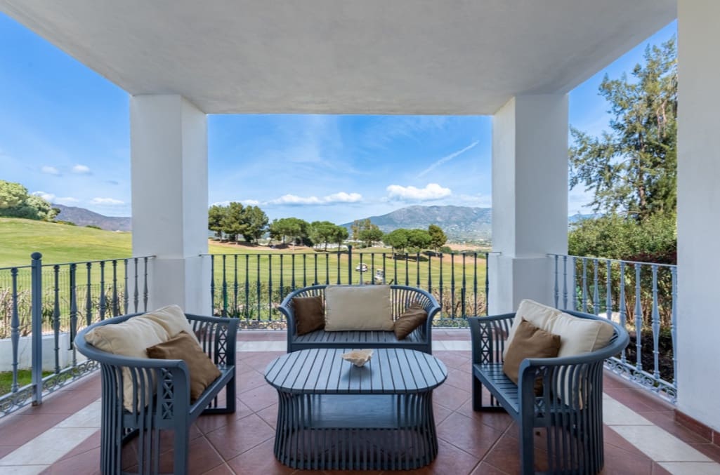 4 sovrum Villa till salu i Marbella med pool garage - 1 895 000 € (Ref: 9979541)